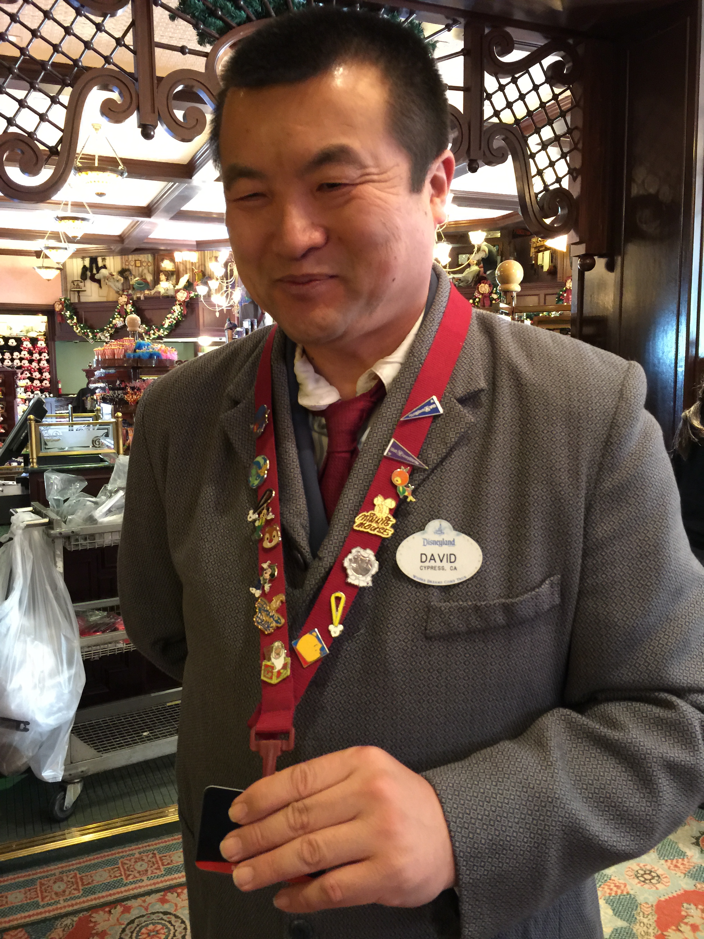 A Cast Members Guide to: Tips and Tricks for Pin Trading at WDW | Organic  Blogging
